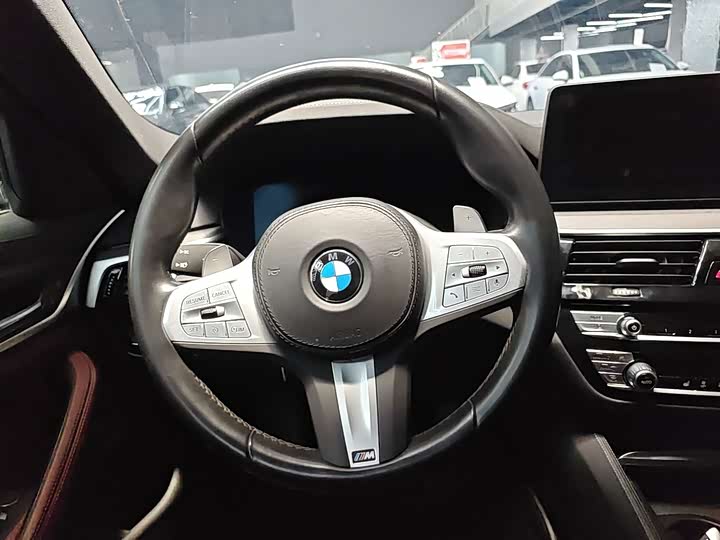 BMW 5 Series — фото 10