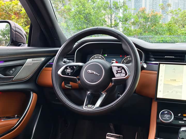 Jaguar XFL 2024 2.0 T P 300 4 WD — фото 14