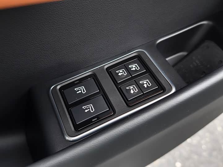 Jaguar XFL 2024 2.0 T P 300 4 WD — фото 22
