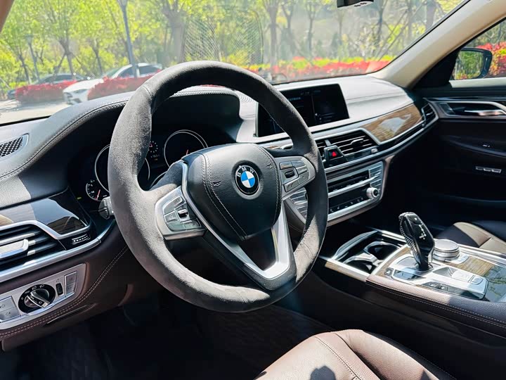 BMW 7 Series 730Li продвинутая — фото 7