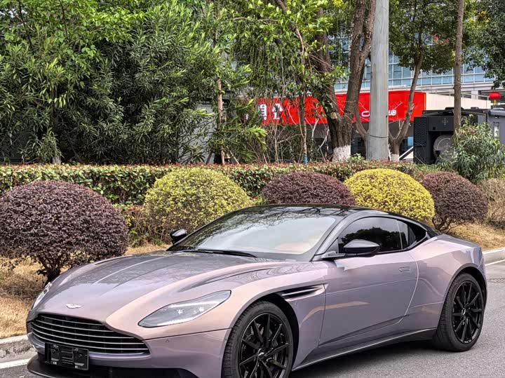Aston Martin DB11 2022 4.0 T V 8 Coupe — фото 2