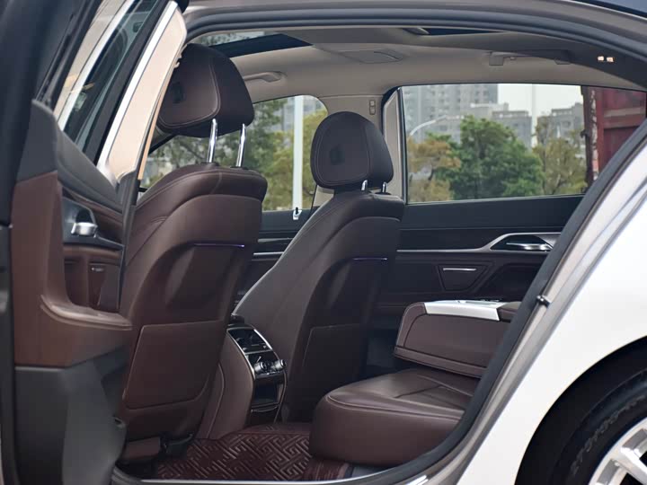 BMW 7-Series 2016 730 Li Leading — фото 5