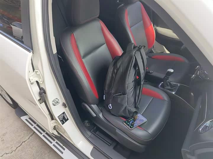 Changan CS15 2016 1.5 L MT — фото 25