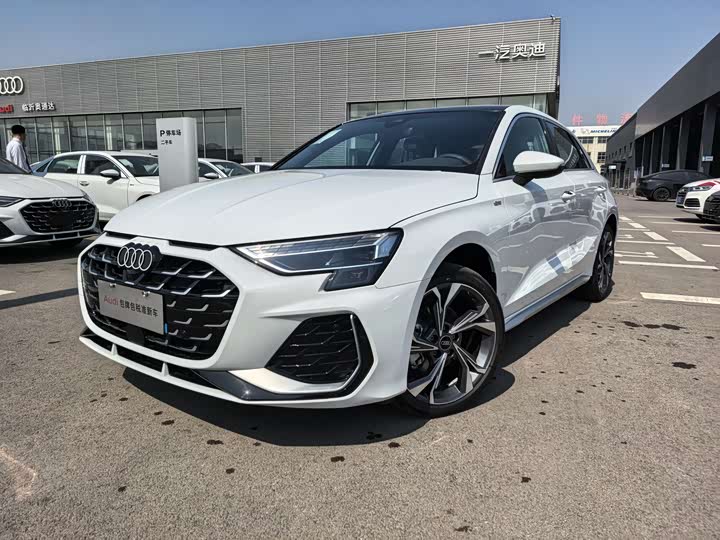 Audi A3 2025 Sportback 35 TFSI — фото 1