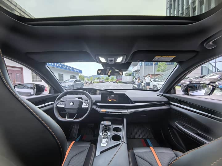 Changan UNI-V 2024 1.5 T Premium — фото 8