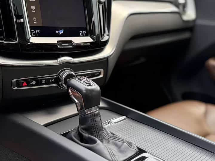 Volvo XC60 2020 T 5 4 WD — фото 15