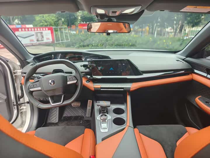 Changan UNI-V 2023 1.5 T — фото 14