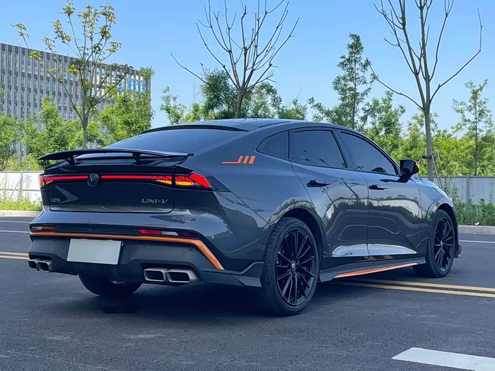 Changan UNI-V 2024 1.5 T Premium — фото 7