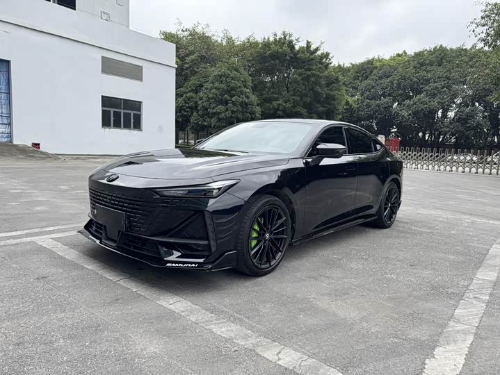 Changan UNI-V 2022 1.5 T — фото 1