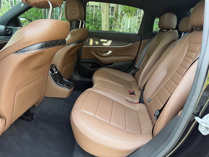 Mercedes-Benz E-Class 2023 E 300 L Luxury — фото 8
