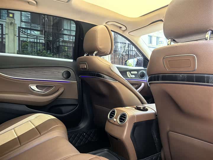 Mercedes-Benz E-Class 2019 E 300 L — фото 10