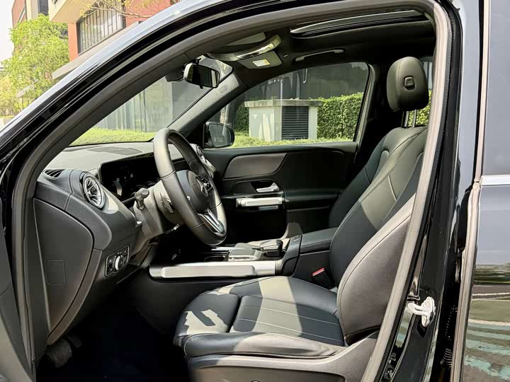 Mercedes-Benz GLB 2021 GLB 200 — фото 28