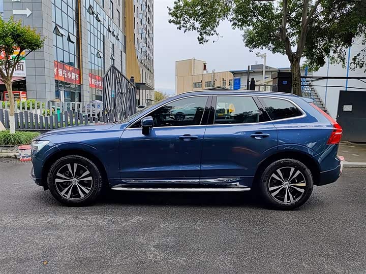 Volvo XC60 2024 B 5 4 WD — фото 3