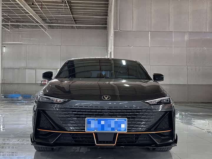 Changan UNI-V 2022 1.5 T — фото 2