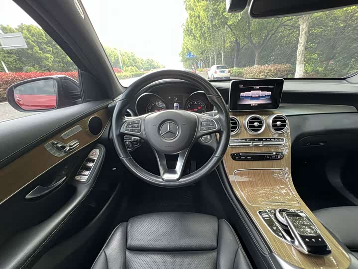 Mercedes-Benz GLC 260 4MATIC SUV — фото 11