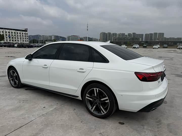 Audi A4L 40 TFSI люкс-динамик — фото 9