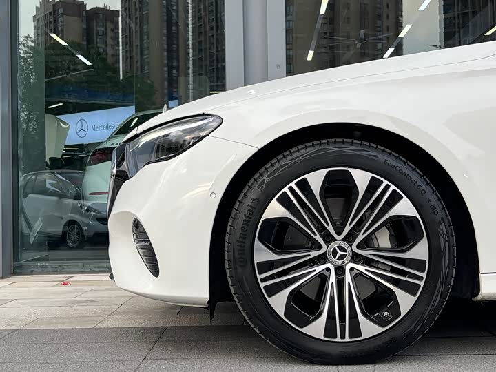 Mercedes-Benz E-Class 2025 E 300 L Luxury — фото 4