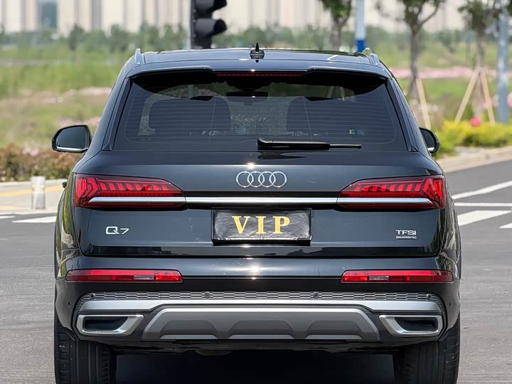 Audi Q7 2023 45 TFSI quattro S line Sport — фото 9