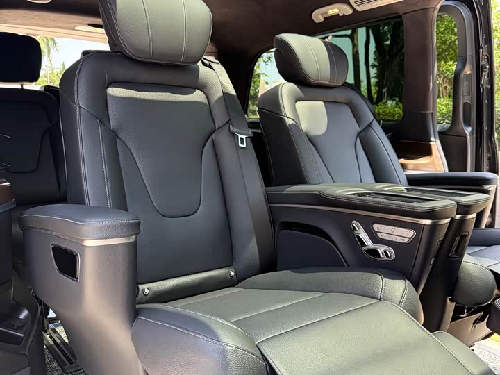 Mercedes-Benz V-Class 2022 V 260 L — фото 16