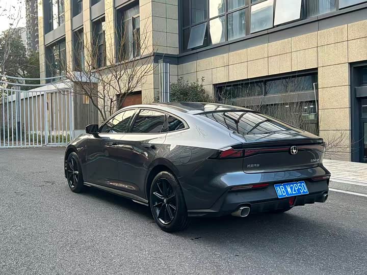 Changan UNI-V 2023 1.5 T Premium — фото 9