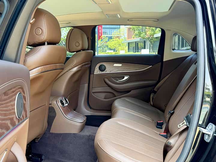 Mercedes-Benz E-Class 2022 E 300 L — фото 13