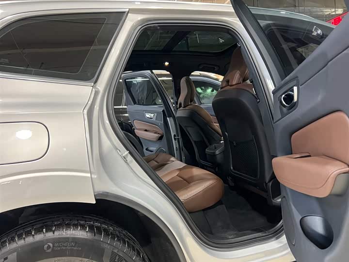 Volvo XC60 2022 B 5 4 WD — фото 16