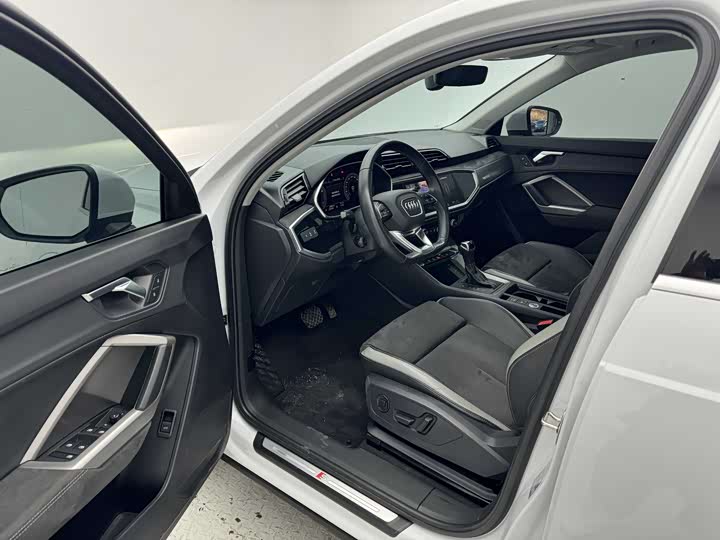 Audi Q3 2023 35 TFSI (1.4 T) — фото 20