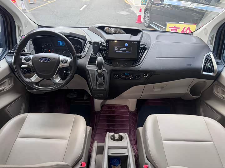 Ford Tourneo — фото 10