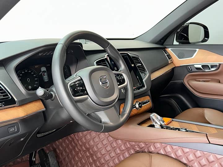 Volvo XC90 2022 B 6 7 — фото 10