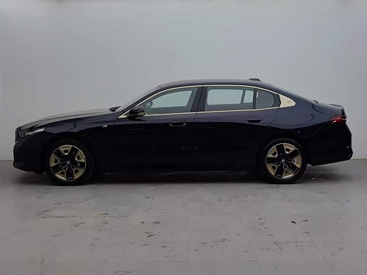 BMW 5-Series 2024 530 Li Leading M — фото 3