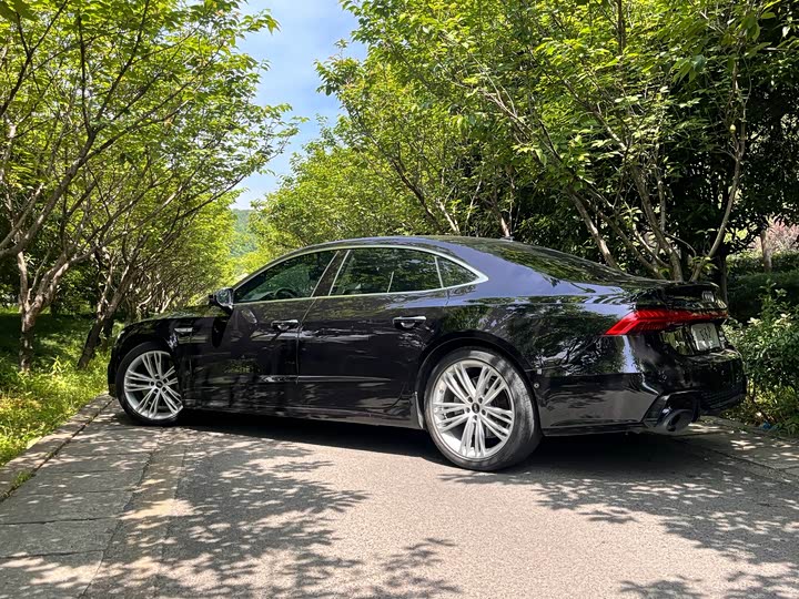 Audi A7L 2022 55 TFSI quattro S-line — фото 2