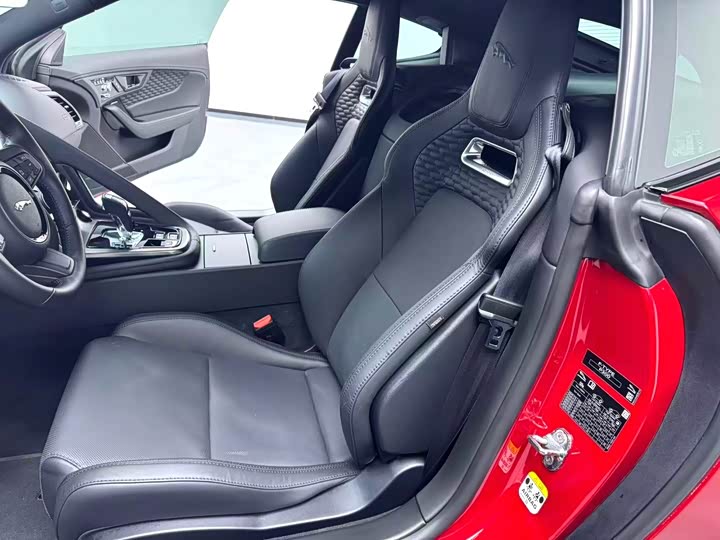 Jaguar F-TYPE 2024 P 300 75 — фото 5