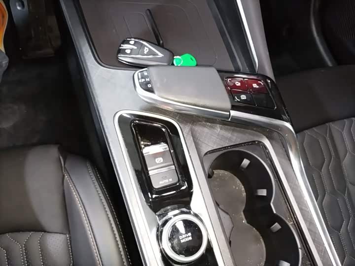 Changan UNI-T 2022 1.5 T Premium — фото 14