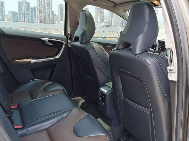 Volvo XC60 2015 T 5 AWD — фото 14