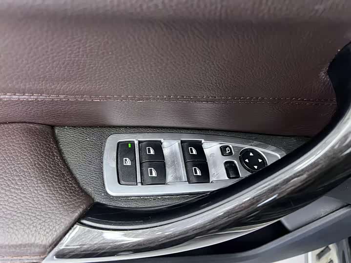 BMW X1 2016 s Drive 18 Li — фото 14