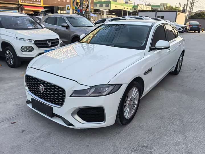 Jaguar XF 2016 XF 2.0 T 2 WD — фото 1