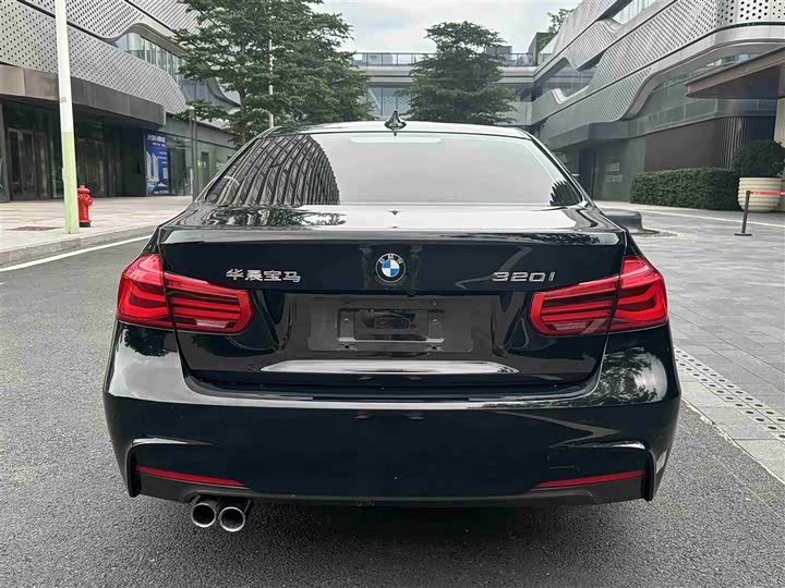 BMW 3-Series 2017 320i MSport — фото 8