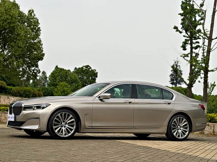 BMW 7 Series — фото 17