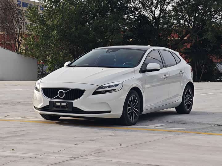Volvo V40 2018 T 3 — фото 2