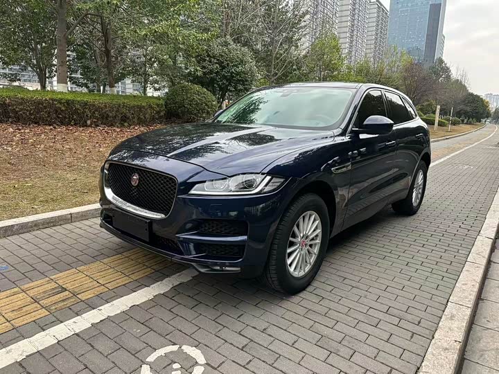 Jaguar F-PACE 2018 2.0 T 4 WD — фото 1