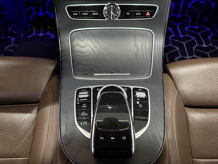 Mercedes-Benz E-Class 2018 E 200 L Sport — фото 12