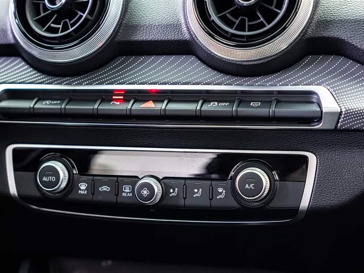 Audi Q2L 2024 35 TFSI — фото 16