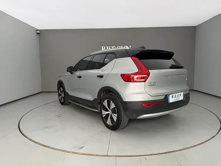 Volvo XC40 2023 B 3 — фото 12