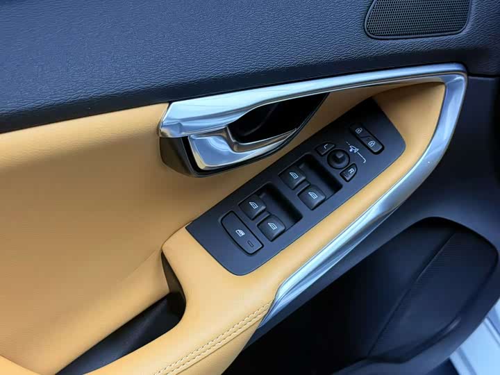 Volvo V40 2017 T 3 — фото 8