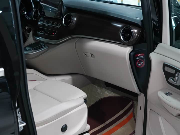 Mercedes-Benz V-Class 2022 V 260 — фото 14