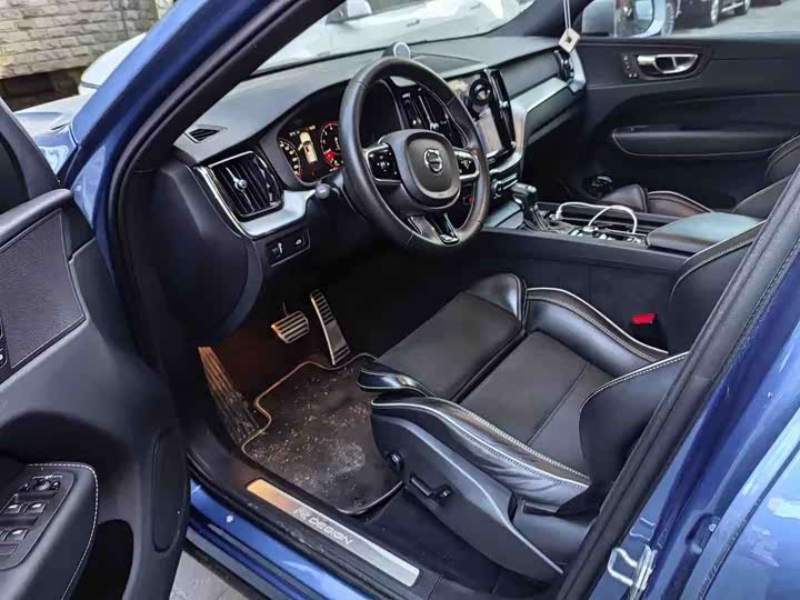 Volvo XC60 2019 T 5 4 WD VI — фото 2