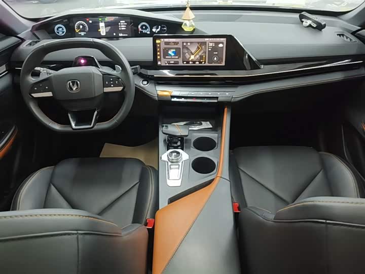 Changan UNI-V 2022 1.5 T Premium — фото 10
