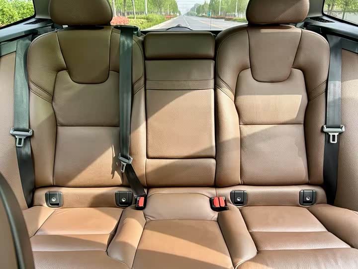 Volvo XC60 2019 T 5 4 WD VI — фото 11