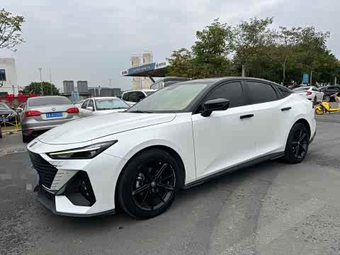 Changan UNI-V 2022 1.5 T Premium — фото 10
