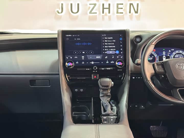 Toyota Alphard — фото 7